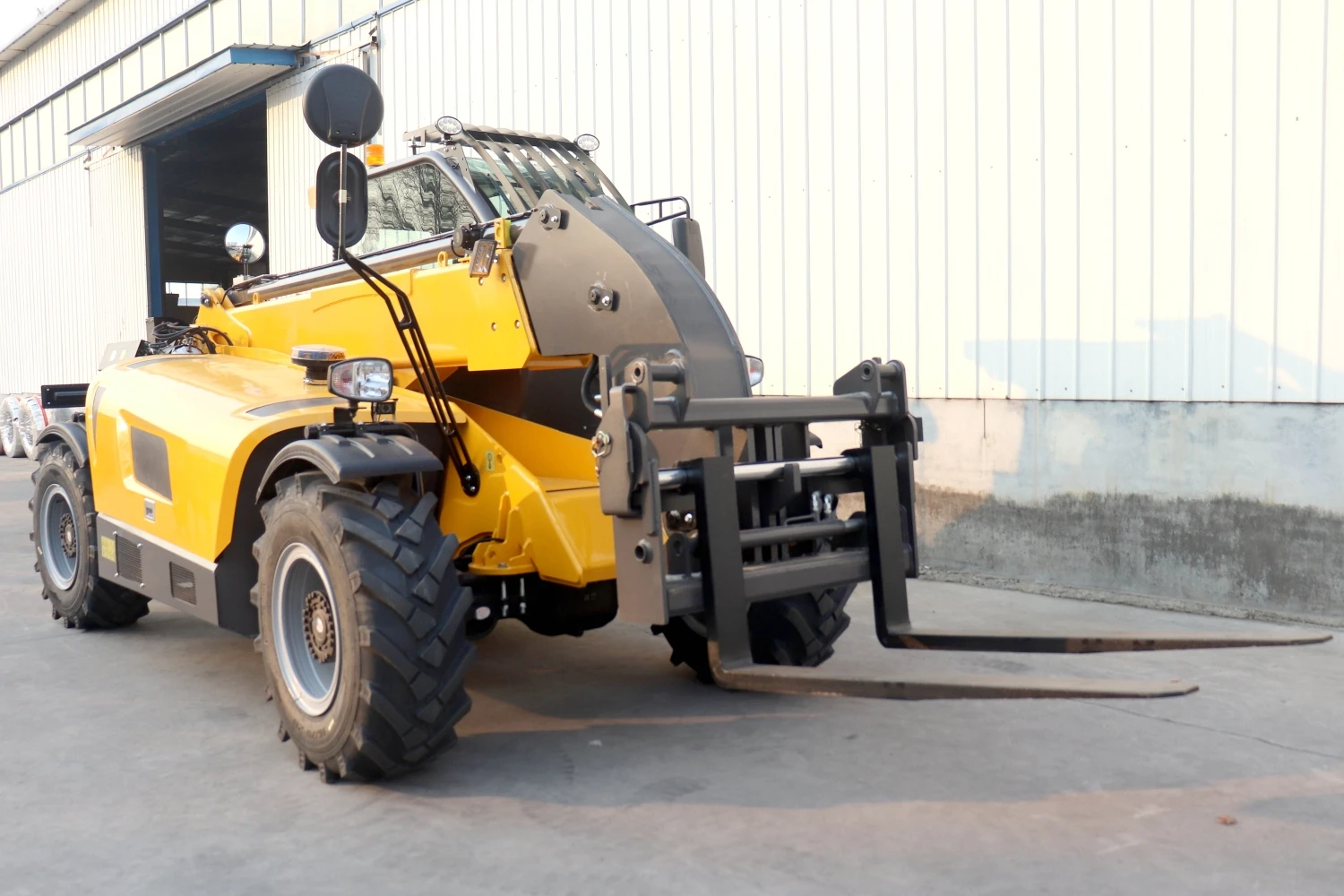 High Performance Diesel Telehandler 4 Wheel Offroad Forklift Customizable Fork T3507 Telescopic Handler Loader 3500kg Capacity