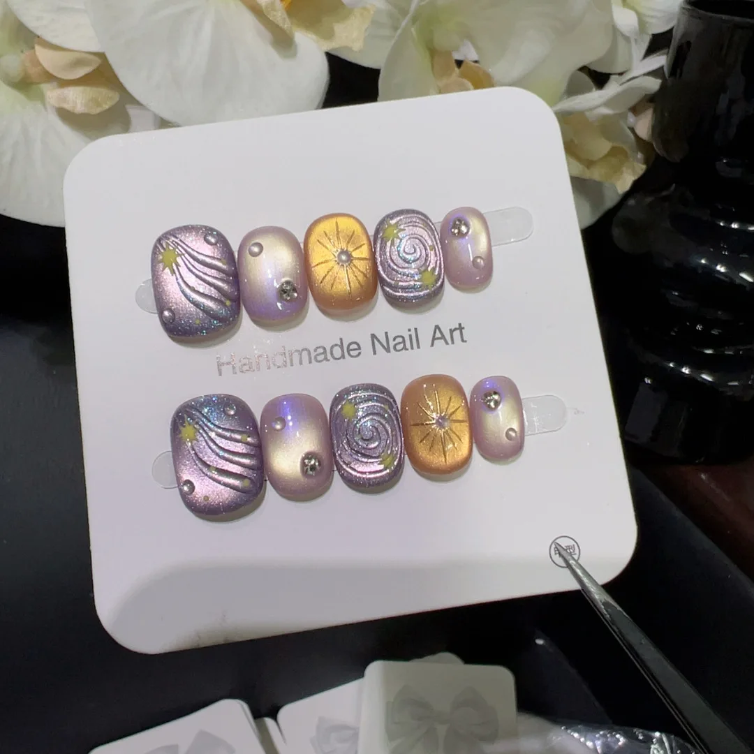 

10pcs Handmade Short Press On Nails Shiny Purple Cat's Eye Aurora Mermaid Design Sweet Cute Fake Nails Wearable Nails Art Tips