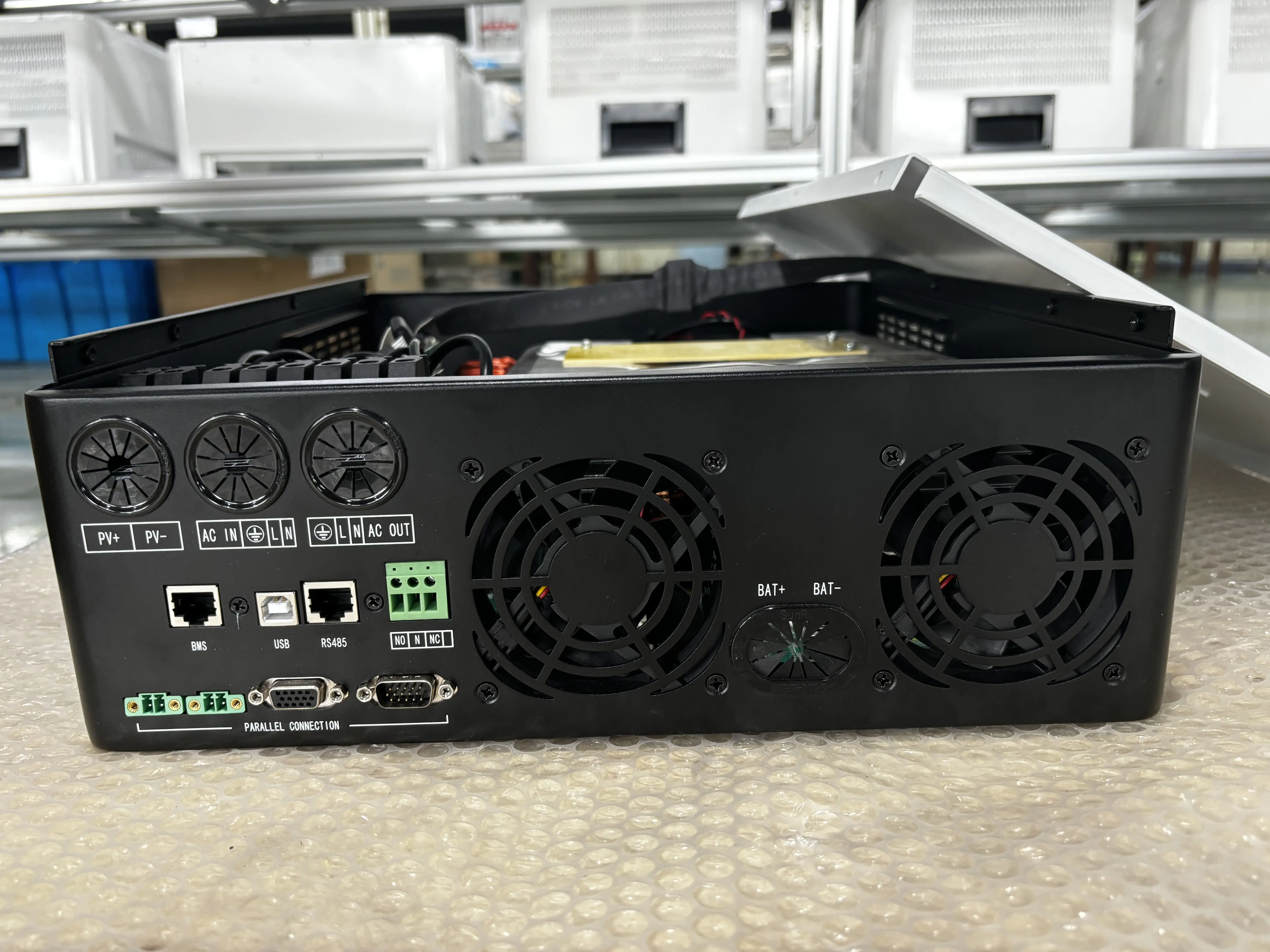 2025 عاكس شمسي احترافي جديد موفر للطاقة عاكس شمسي ثلاثي الطور محسّن لحد أقصى كفاءة 93%