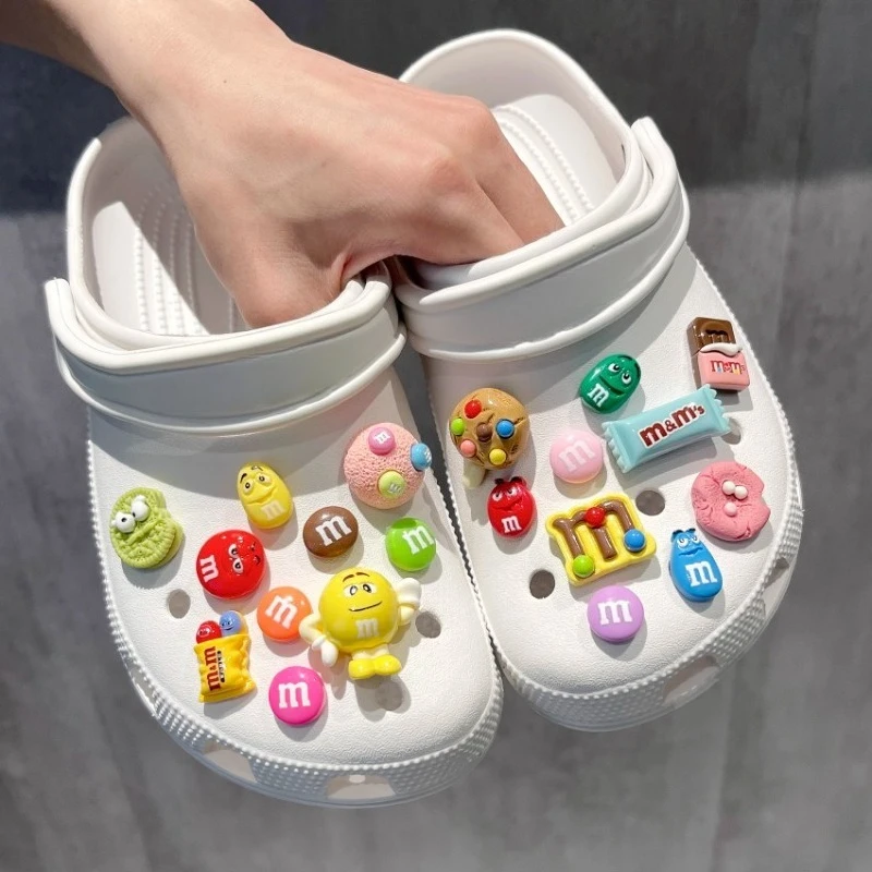 

Simulation Candy Resin Shoe Charms Decoration Rainbow Chocolate M Bean Shoes Buckle Accessories Fit Kids Party Christmas Gifts