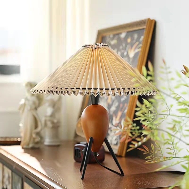 Vintage retro high-end Korean ins blogger's same popular internet atmosphere feeling bedroom bedside pleated small table lamp