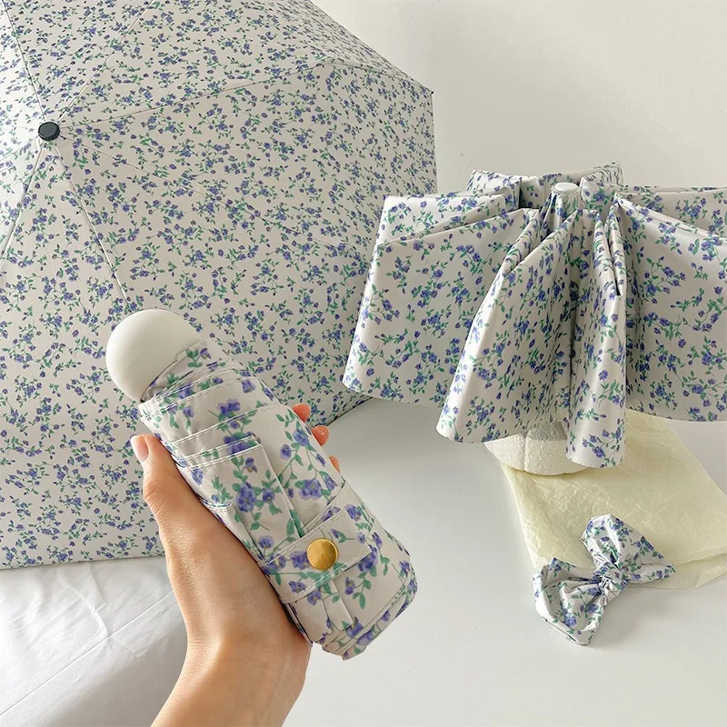 The gentle blue floral umbrella looks great for photos. It's a 50% discount sunshade and sun protection umbrella