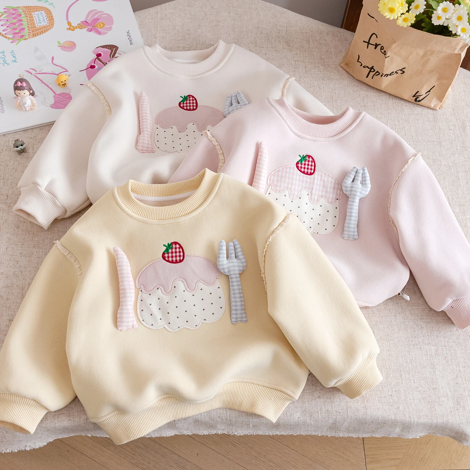 

Baby Velvet Sweatshirt Autumn Winter New Cartoon Embroidered TopGirls Color Contrasting Skin Friendly Warm Long Sleeve Pullover