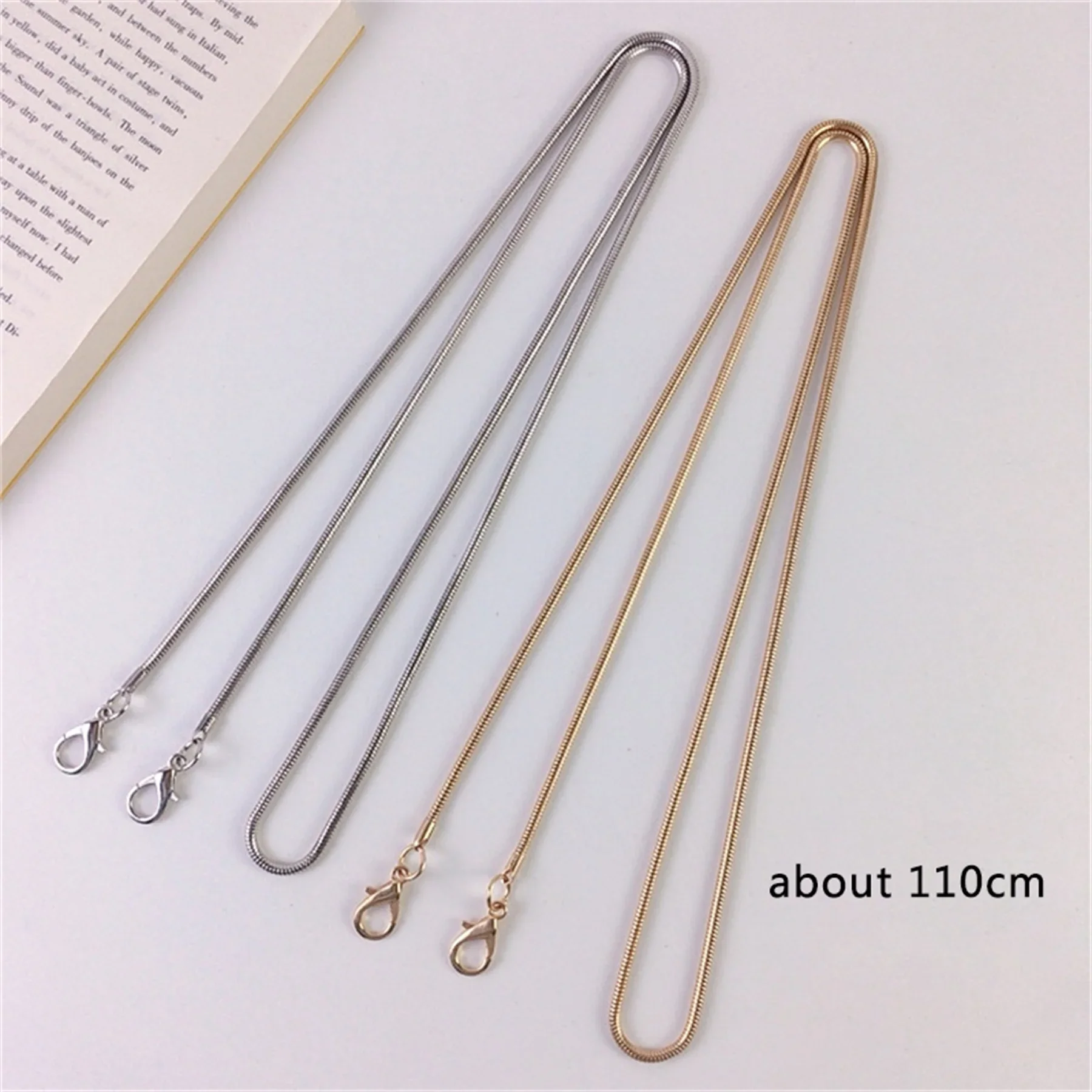 Sangles de luxe pour téléphone portable, lanière en métal, chaîne pour iPhone 14 13 pro max Samsung Flip 4 S23 Ultra