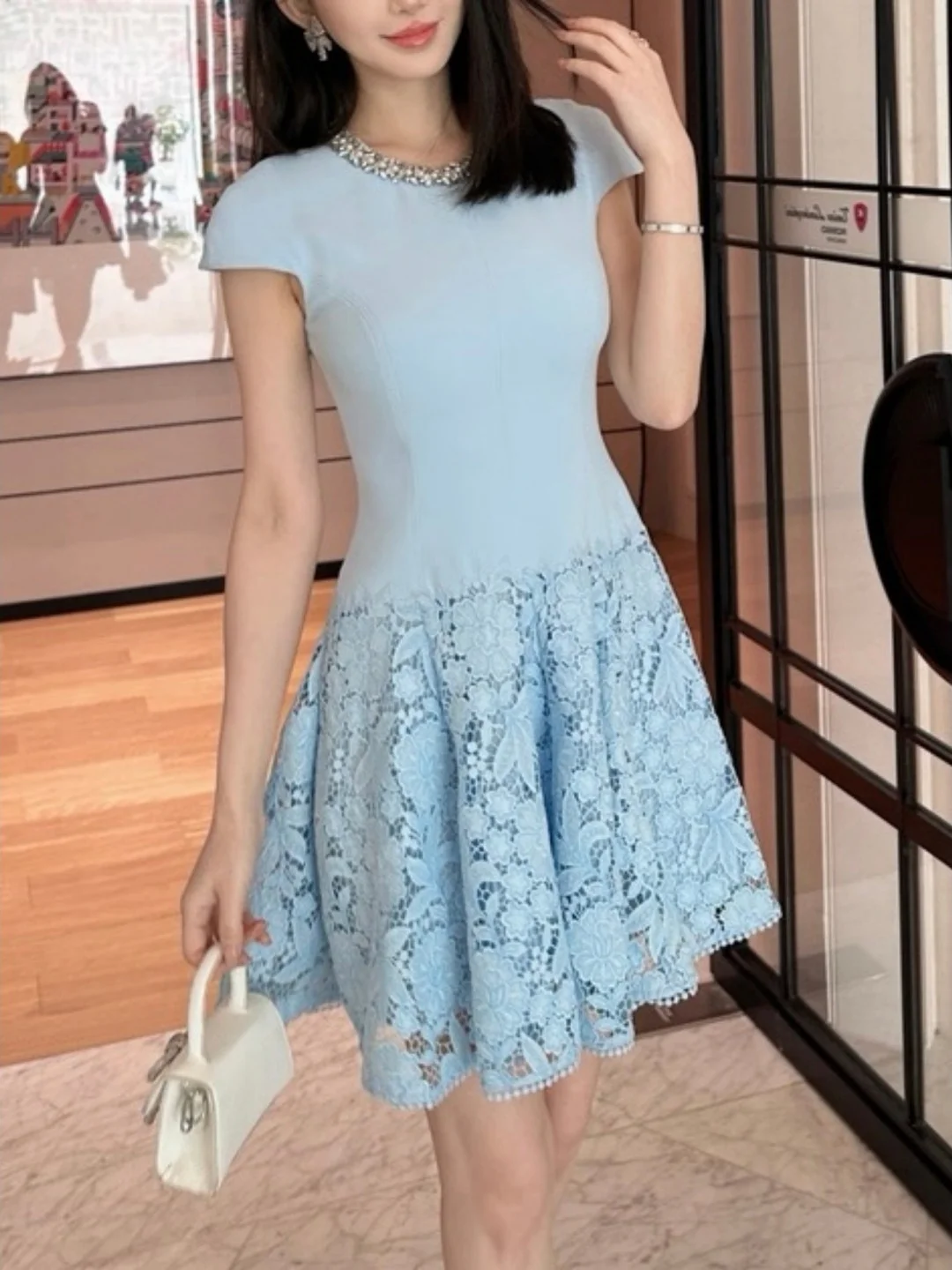 

Весна 2026: Синее кружевное платье с вставками, приталенное, короткое, женское, модное, элегантное, во французском стиле, для прогулок, путешествий, повседневное, для вечеринок