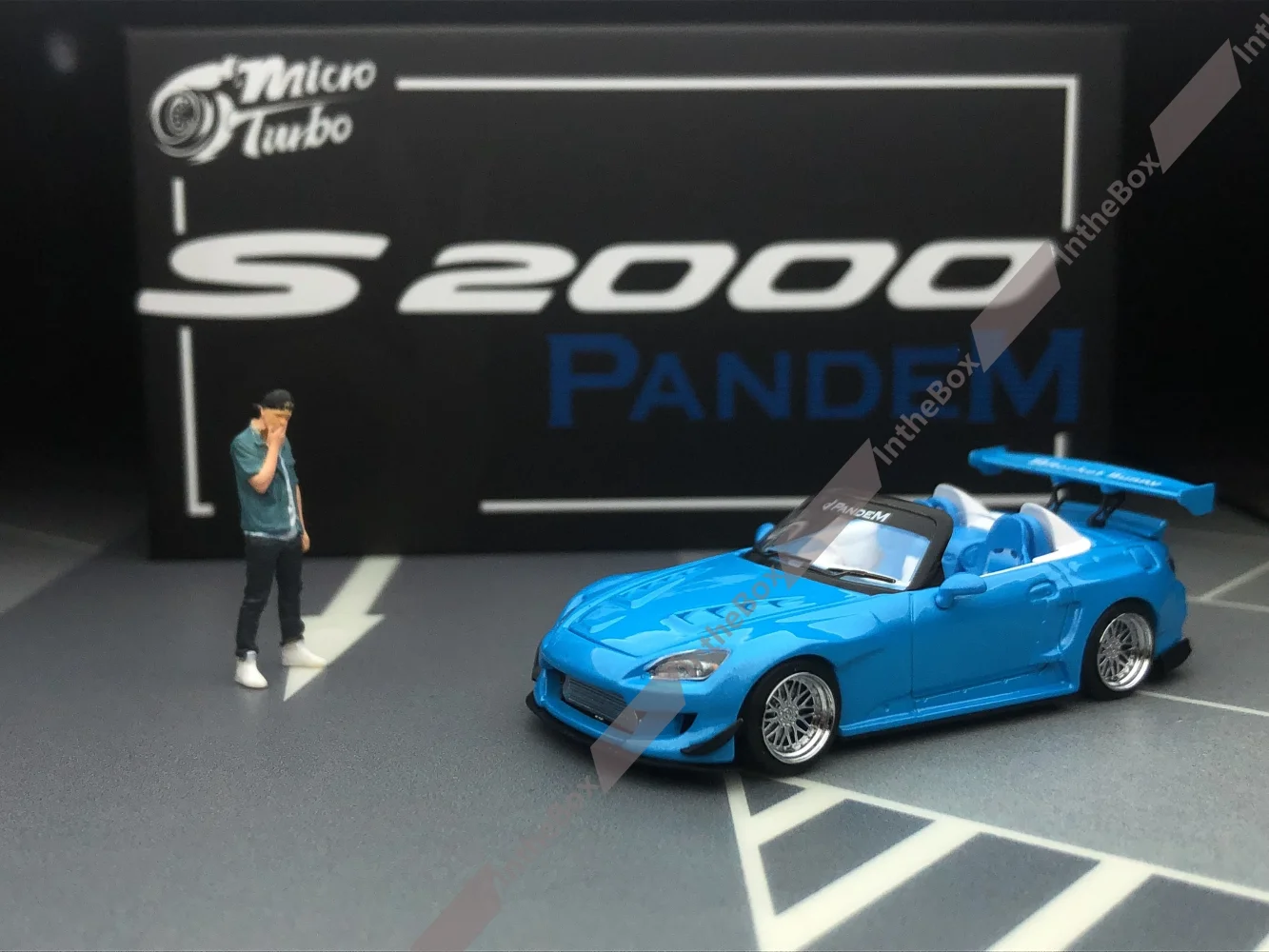 

MT 1:64 JDM Blue S2000 Pandem Convertible Sports Model With Figurine Diecast Metal Car BN