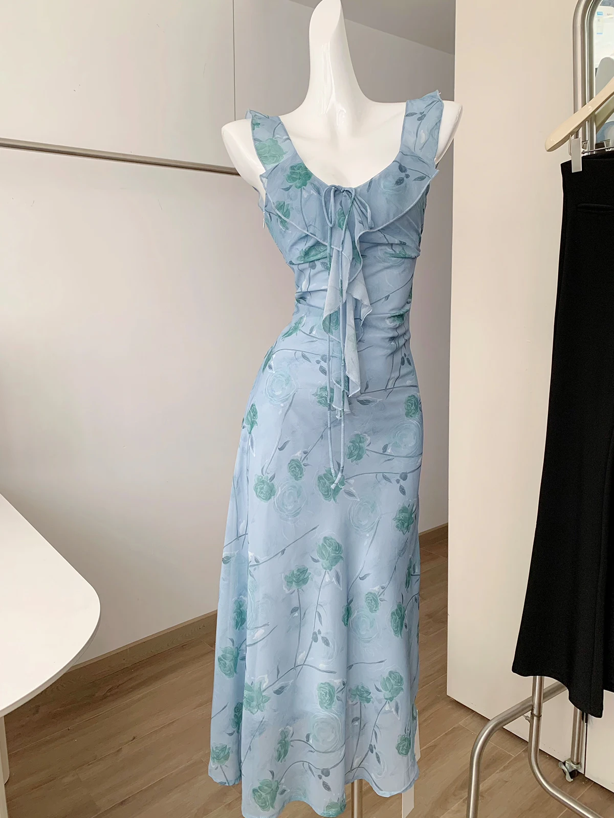 Robe longue d'été à volants pour femmes, col en V, sans manches, Slim, Sexy, vacances, plage, florale