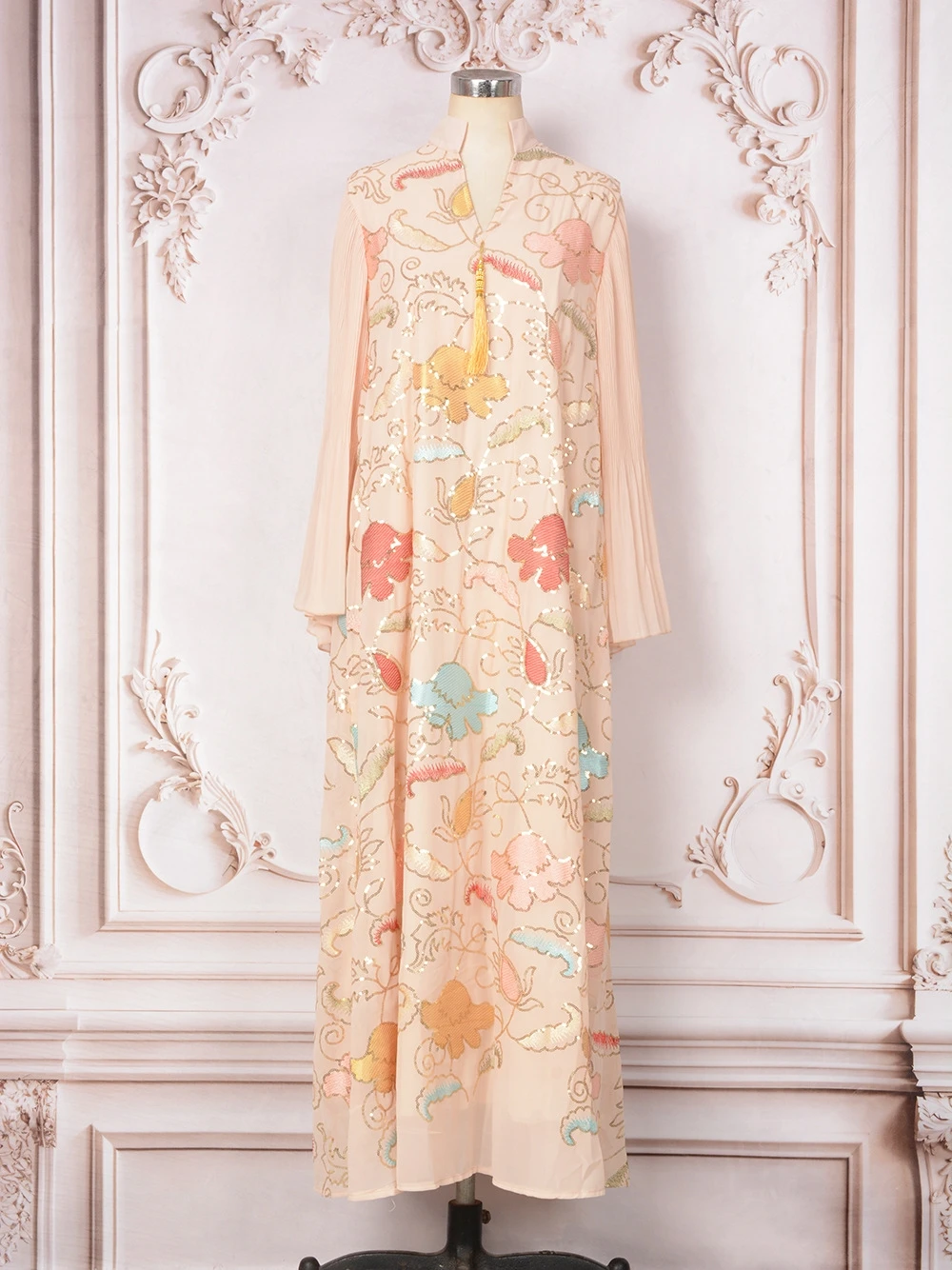 ชุดอาบายะแบบดั้งเดิมของตะวันออกกลางสำหรับผู้หญิงไซส์ใหญ่ ประดับลายดอกไม้ปักเลื่อม งานปักลายแบบดั้งเดิม ดูไบ ซาอุดีอาระเบีย ชุดราตรีสำหรับงานเทศกาล