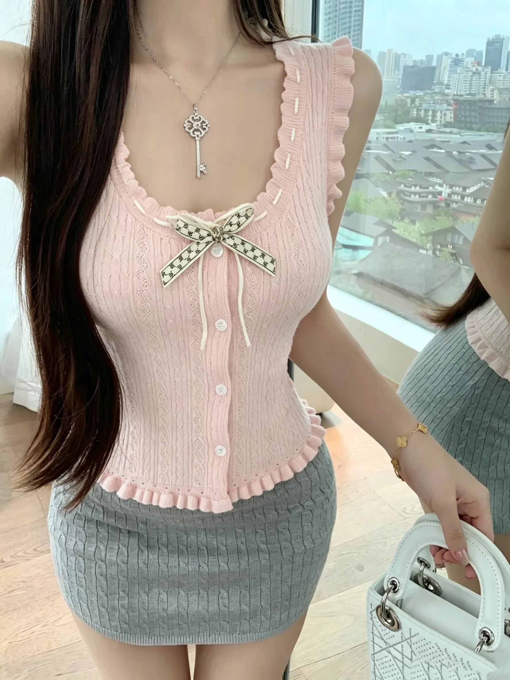 

VIBE Summer Pure Desire Girl Style Knitted Vest Cardigan Women's Versatile Sleeveless Top Knot Wooden Ear Design