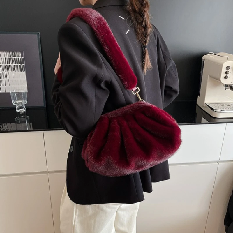 

Trendy Simple Design Shoulder Bags for Women New Wrinkle Cloud Crossbody Bag Fashionable Fluffy Textured Casual Commuting Bag