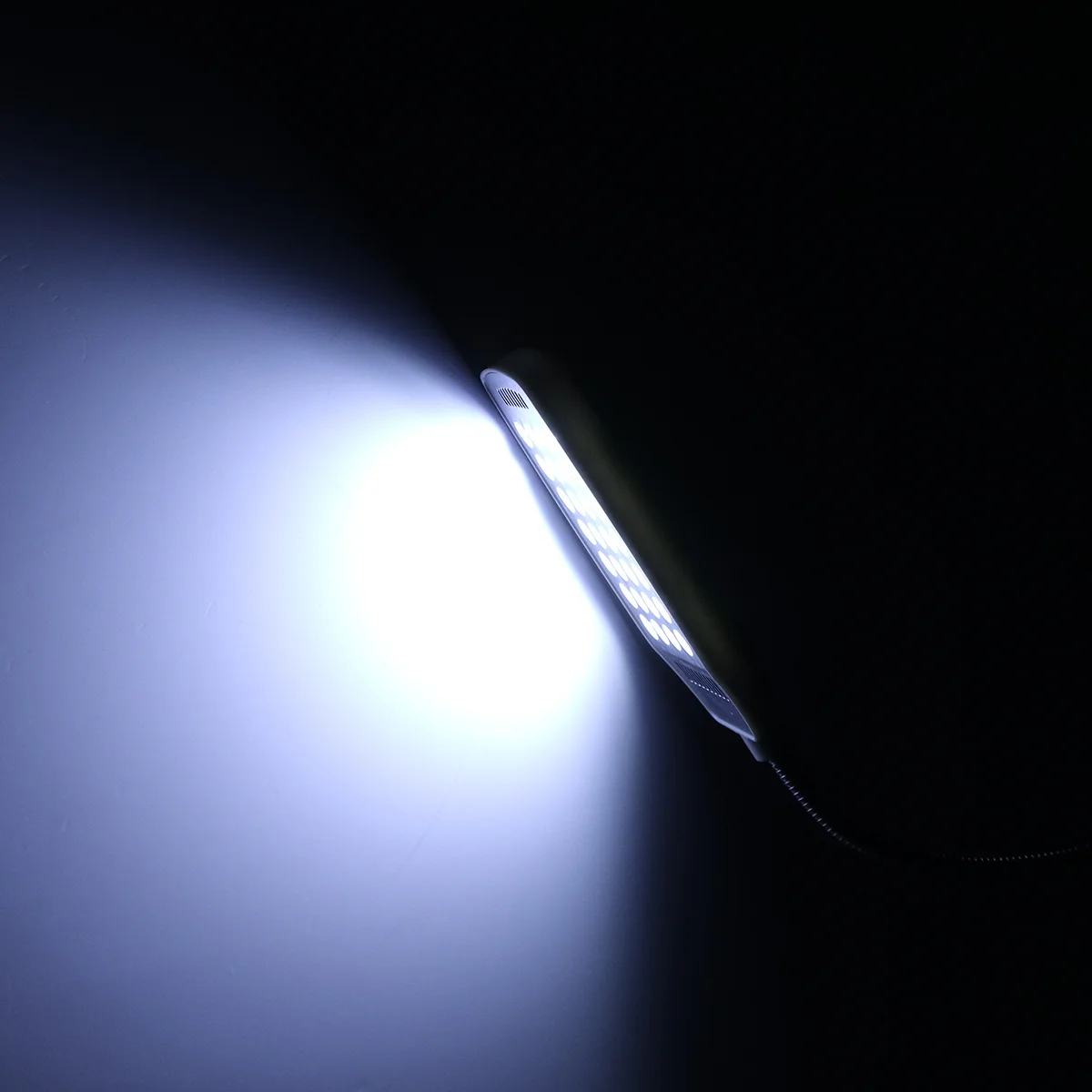 

28 LED USB Laptop Light with Flexible Gooseneck No Flicker Glare Radiation Energy Saving Environmentally Friendly