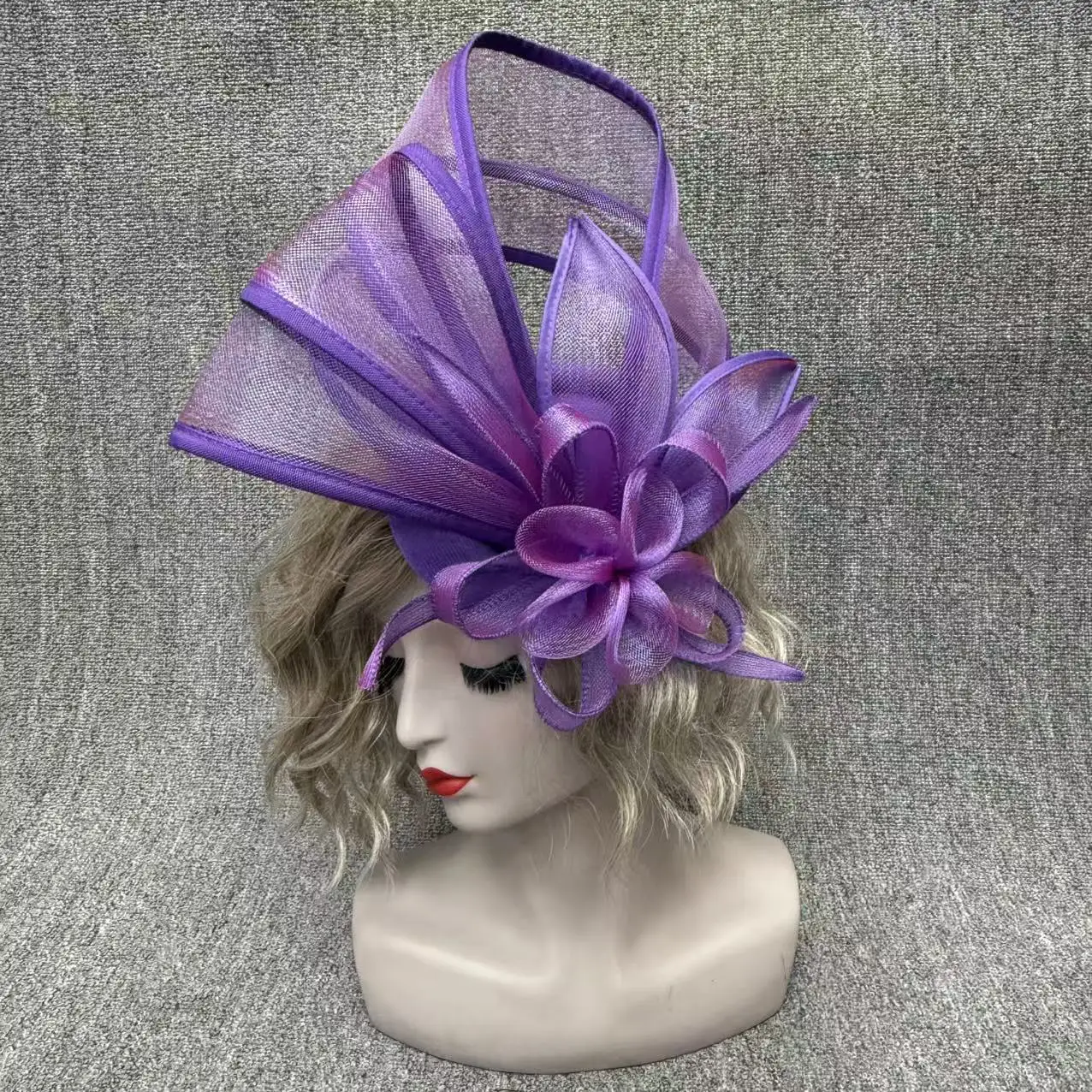 ソリッドカラーメッシュファシネーターウェディングハットシャポーキャップ-女性用ヘアバンド花嫁用ヘッドウェア、カクテルティーパーティー用ワイルドヘアアクセサリー