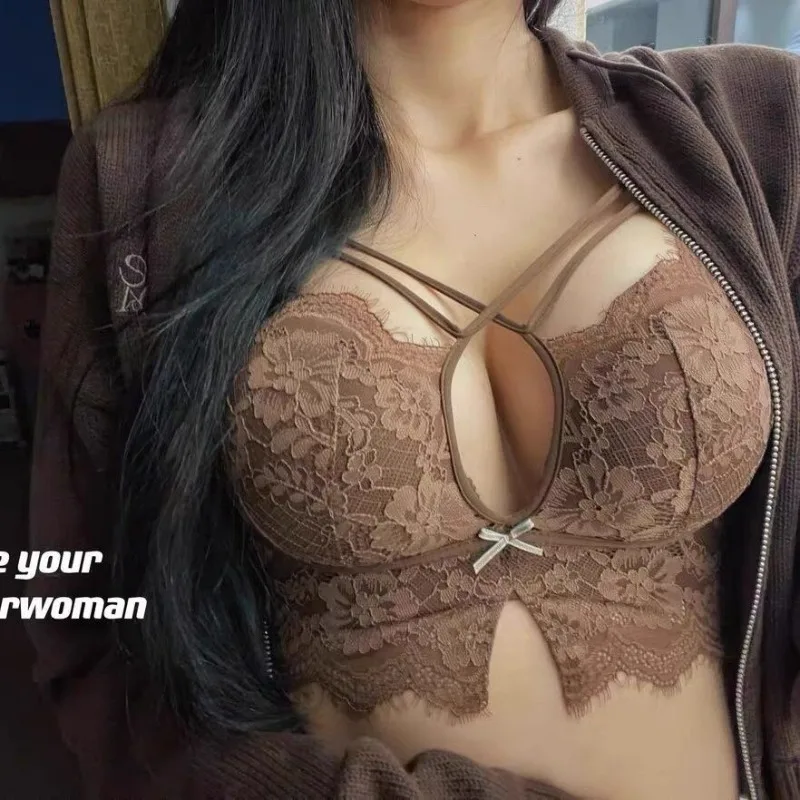 

Кружевной бюстгальтер пуш-ап для небольшой груди, приподнимающий и формирующий, без боковых выступов, в стиле Pure Desire, с подкладкой и поддержкой.