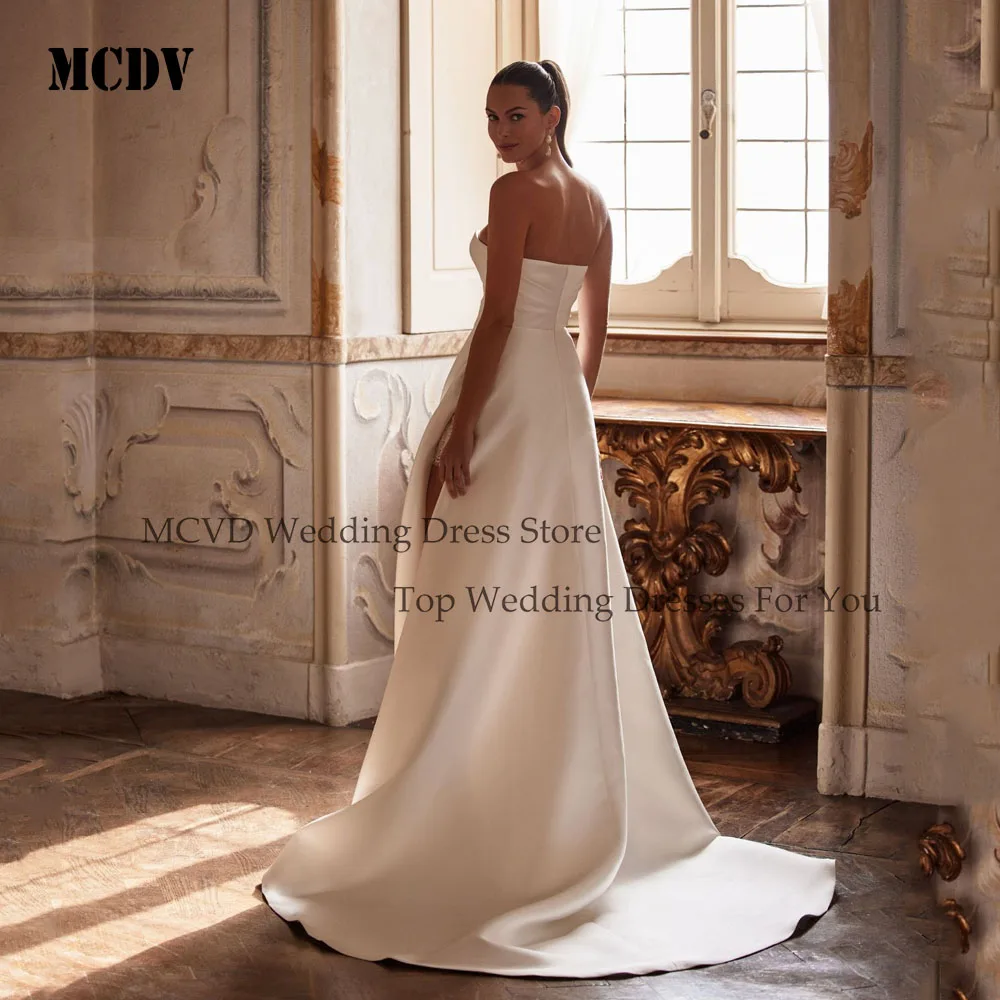 MCDV personalizado elegante una línea vestidos de novia de satén sin tirantes 2025 vestidos de novia plisados con abertura larga de lujo tren de barrido de sirena