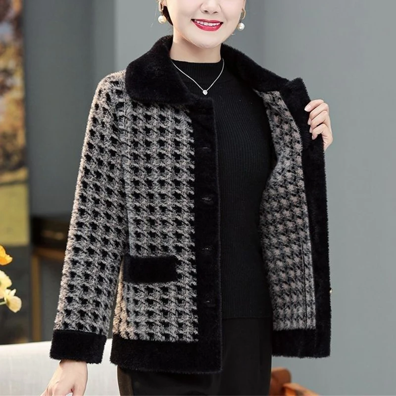 Vestiti delle donne anziane di mezza età Vintage Plaid imitazione collo di pelliccia di visone cappotto inverno madre elegante moda giacca con