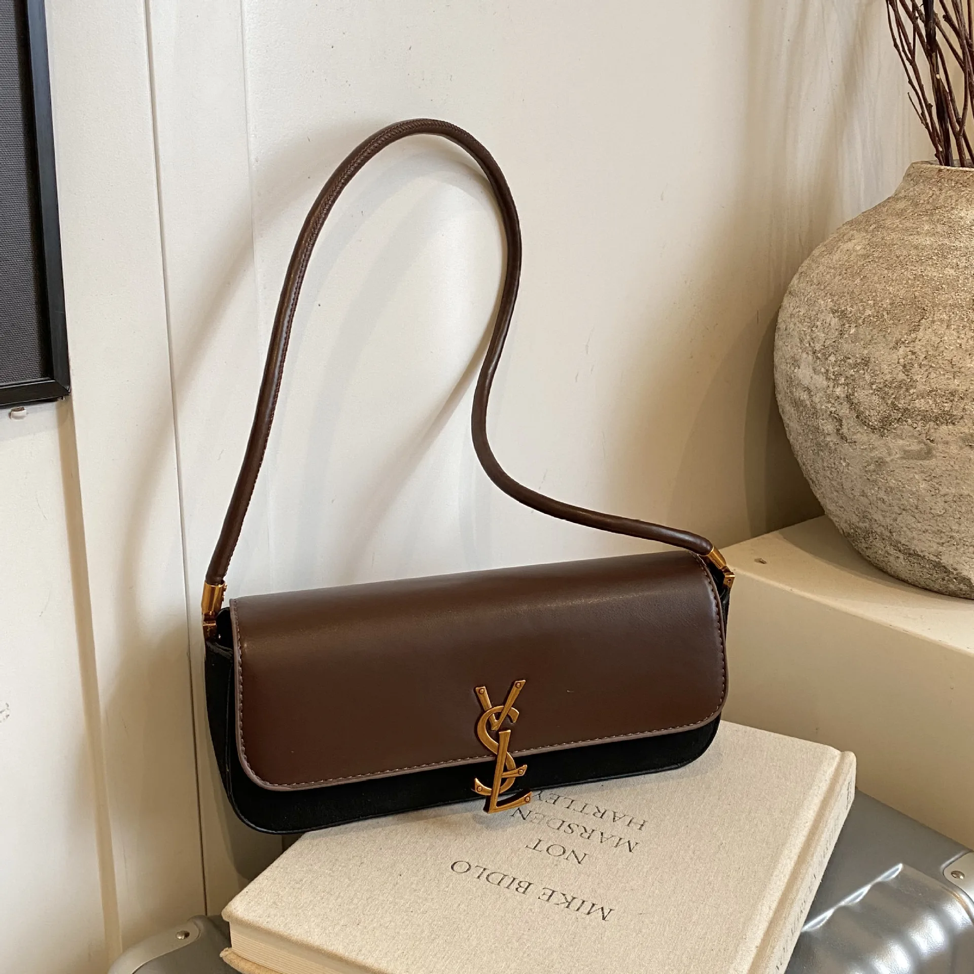 

Высококачественная маленькая квадратная сумка под мышками, модная простая легкая роскошная универсальная женская сумка, высококачественная сумка в иностранном тренде