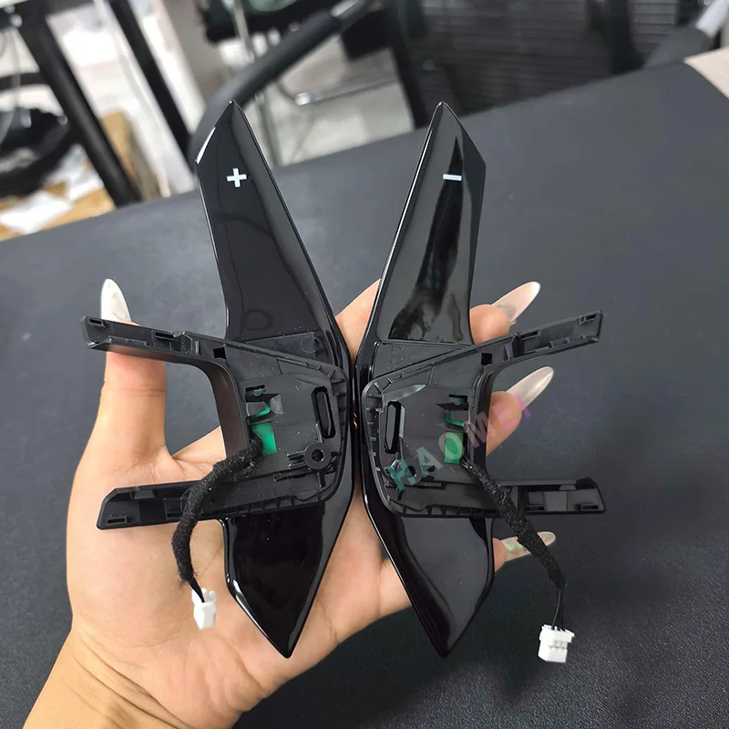 Picture 5: Upgraded large paddle shifters for car steering wheel, available in black with multiple color options for VW Golf 7/7.5 GTI/R