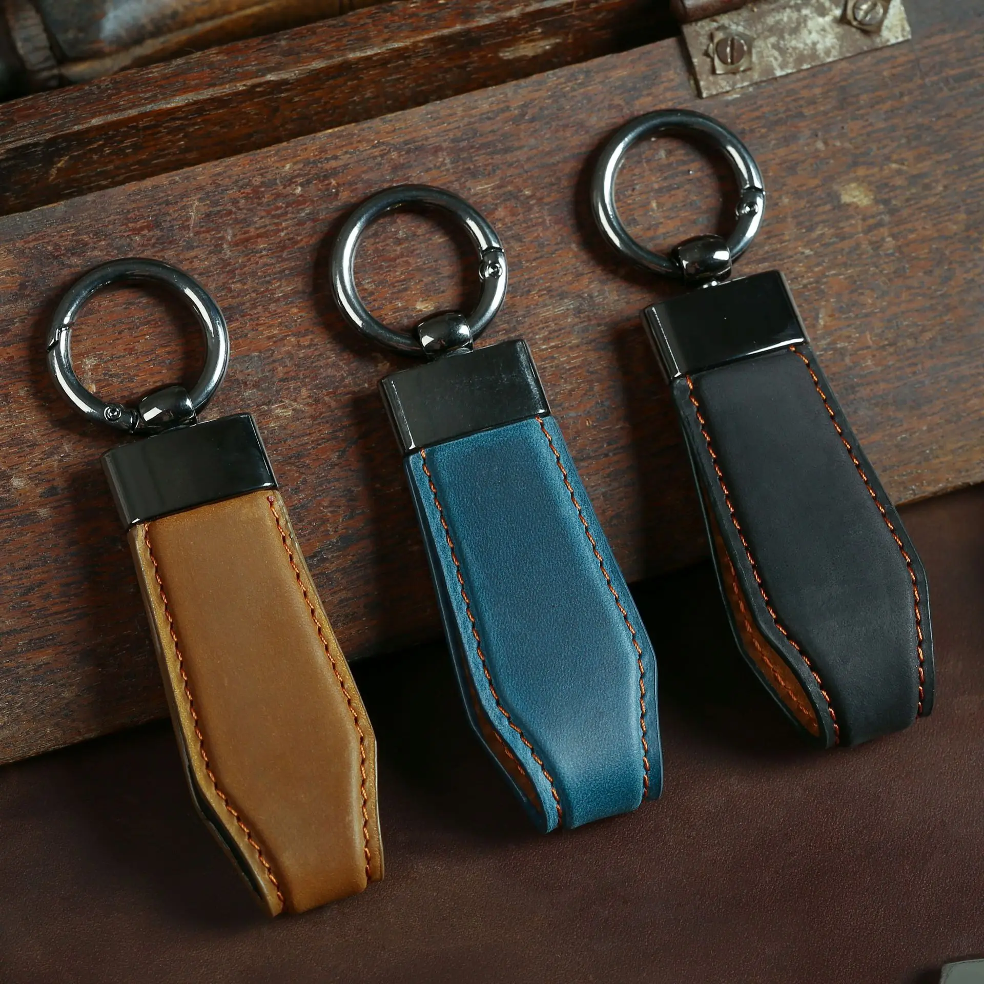 Handmade Leather Key Chain Stylish Men Women Keychains Luxury for Car Key Rings Holder Bag Pendant Charms Male Gift Accessories