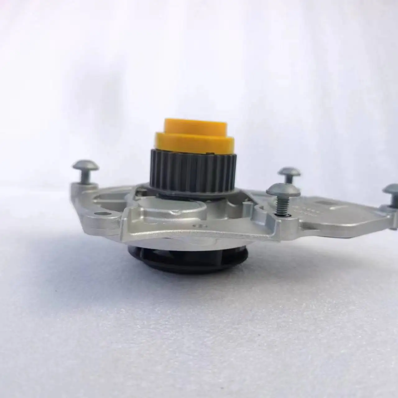 New   EA888 Engine Water Pump 06L121011F 06K121009K Thermostat Essential Component for Engine Cooling System