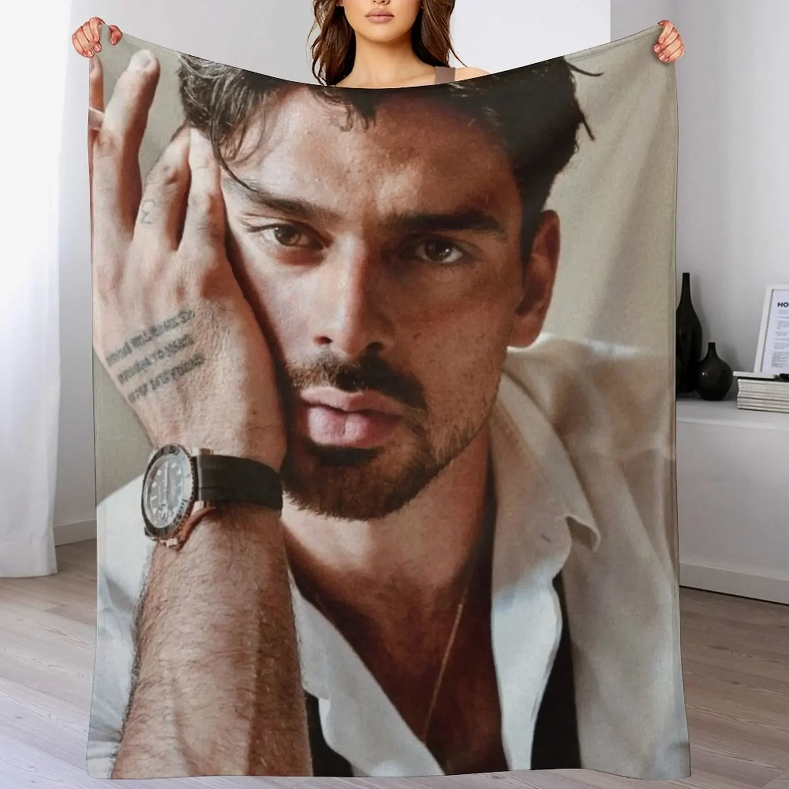 

michele morrone Throw Blanket Luxurious Soft Blanket Holiday Gift for Family