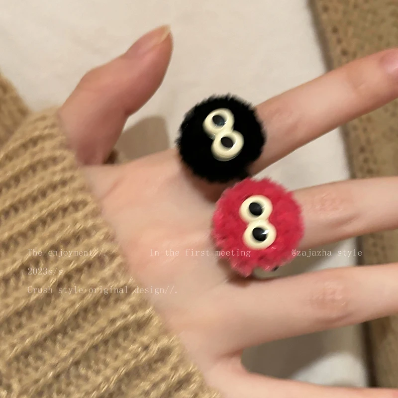 

Cute Little Coal Ball Plush Ring, Niche Design, Cartoon and Funny Index Finger Ring, Fashionable and Personalized Ring