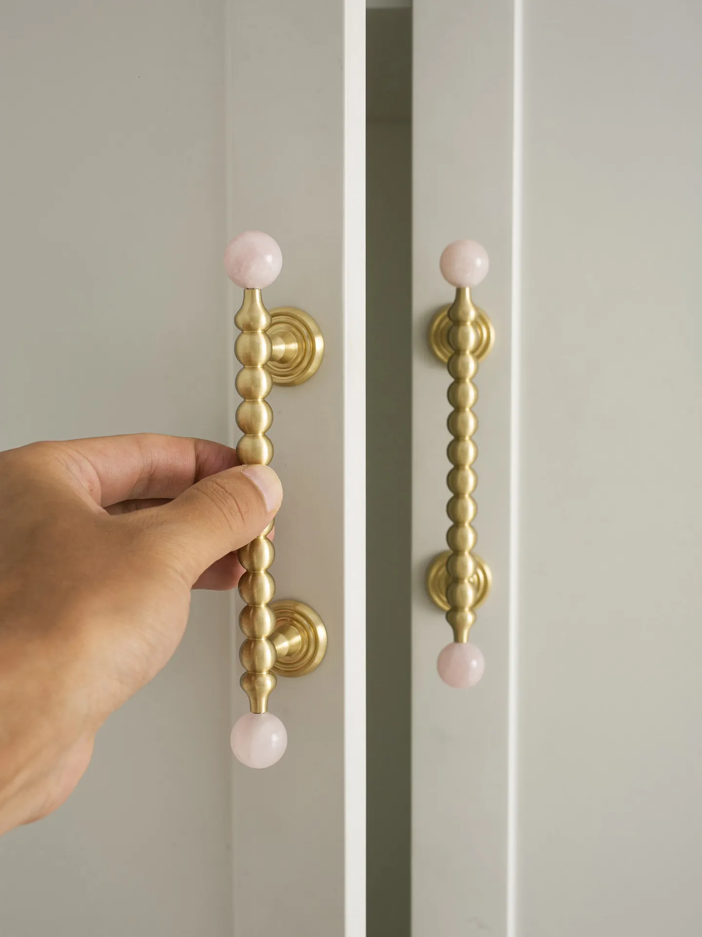

French-style Luxury High-end Wardrobe Door Handles Cabinet Handles Personalized Crystal and Brass Long Pull Handles.