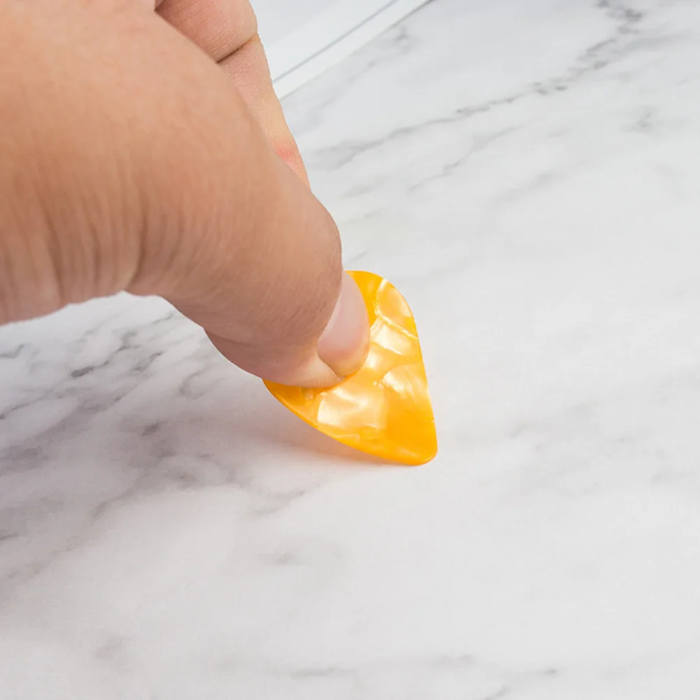 

60Pcs Guitar Plectrum Picks Colorful Heart Shape Ultra Thin Pleasing Fingers for Guitar Bass Ukulele Mandolin Banjo 046 071