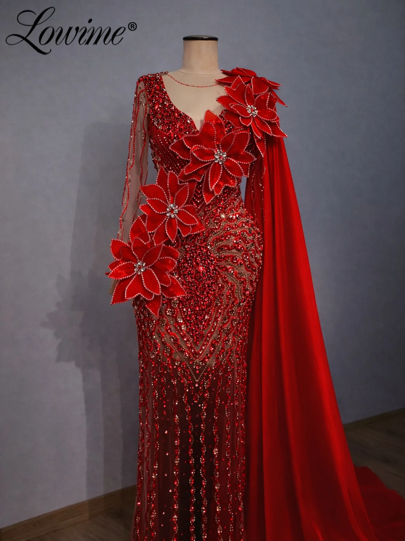 

Exquisite Red Evening Dresses Long Sleeves Handmade Flowers Crystals Beading Prom Gown Illusion Celebrity Party Dress Customized