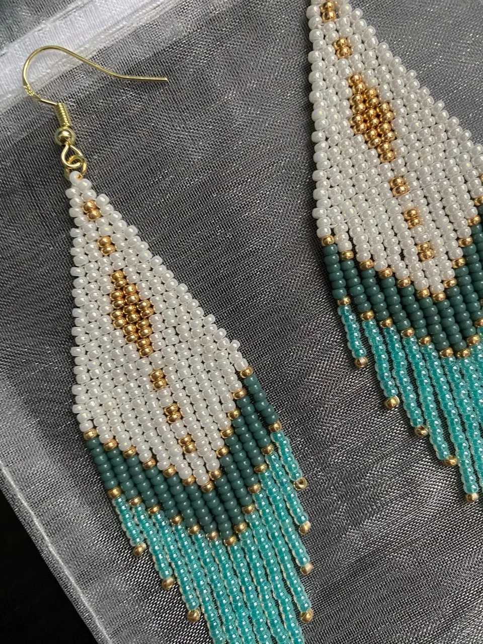 

Серьги из рисовых бусин, модные узоры, кисточки, геометрические элементы, сплав, стреловидные формы, градиентные цвета, ручная работа.