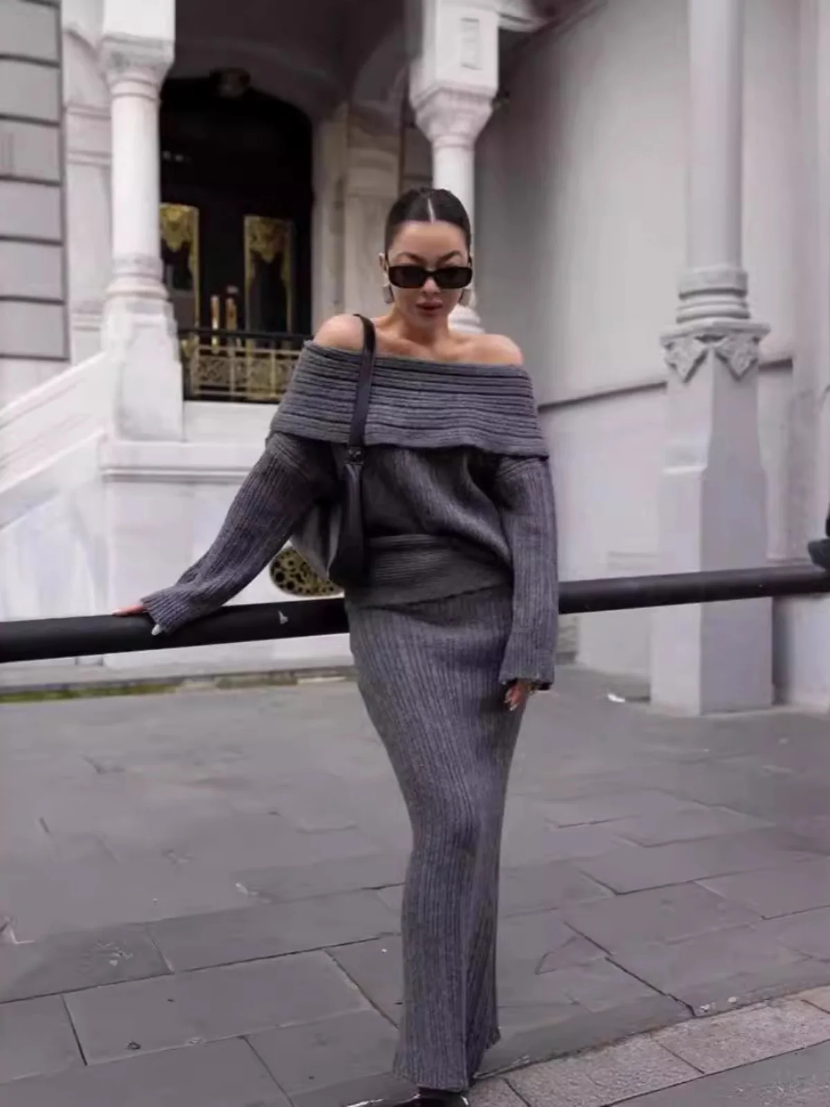 

Fashionable One-Shoulder Slimming Loose Color Knitted Sweater 2-Piece Set Long Sleeve Elegant Style for Young Women