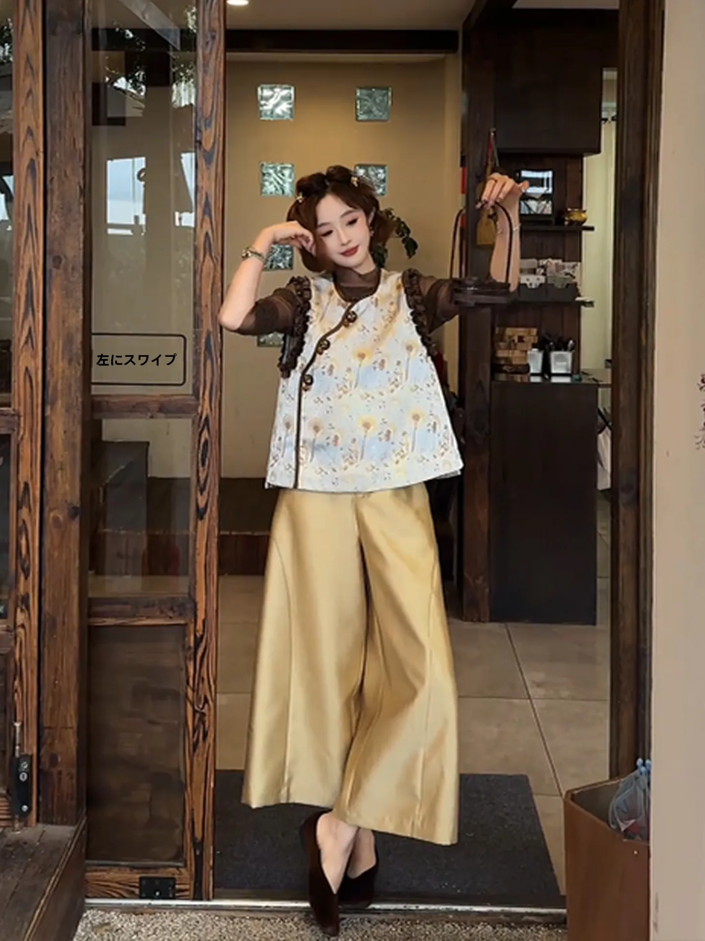 

Летний комплект Yolo: Жилет с тиснением «Розовое шампанское» и цветовыми блоками, брюки из бамбукового глянцевого материала (9 предметов) – Модный женский комплект