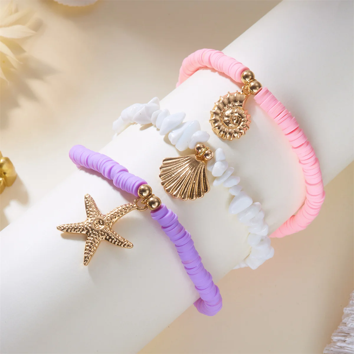 Boho Mehrlagiges Fußkettchen mit Seestern-, Walflossen- und Muschel-Imitat-Anhängern für Frauen, Kunstperlen und Perlen, Sommer-Strand-Ozean-Fußschmuck – Detail 6