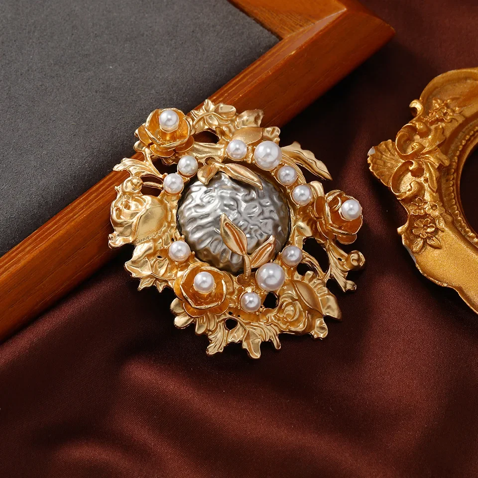 Retro Baroque High-End Palace Style Artificial Pearl Brooch Light Luxury Medieval Vintage Badge Men/Women's Clothing Accessories