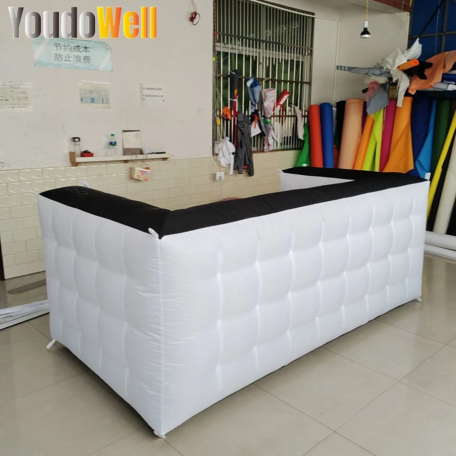 

Customized Black And White Inflatable Bar Table Reinforced Stable Simple And Elegant Used For Bar Party Activities