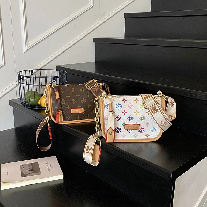 

Unique Minimalist Crossbody Bag For Women With Solid Color Letter Logo And Fashionable Vintage Leather