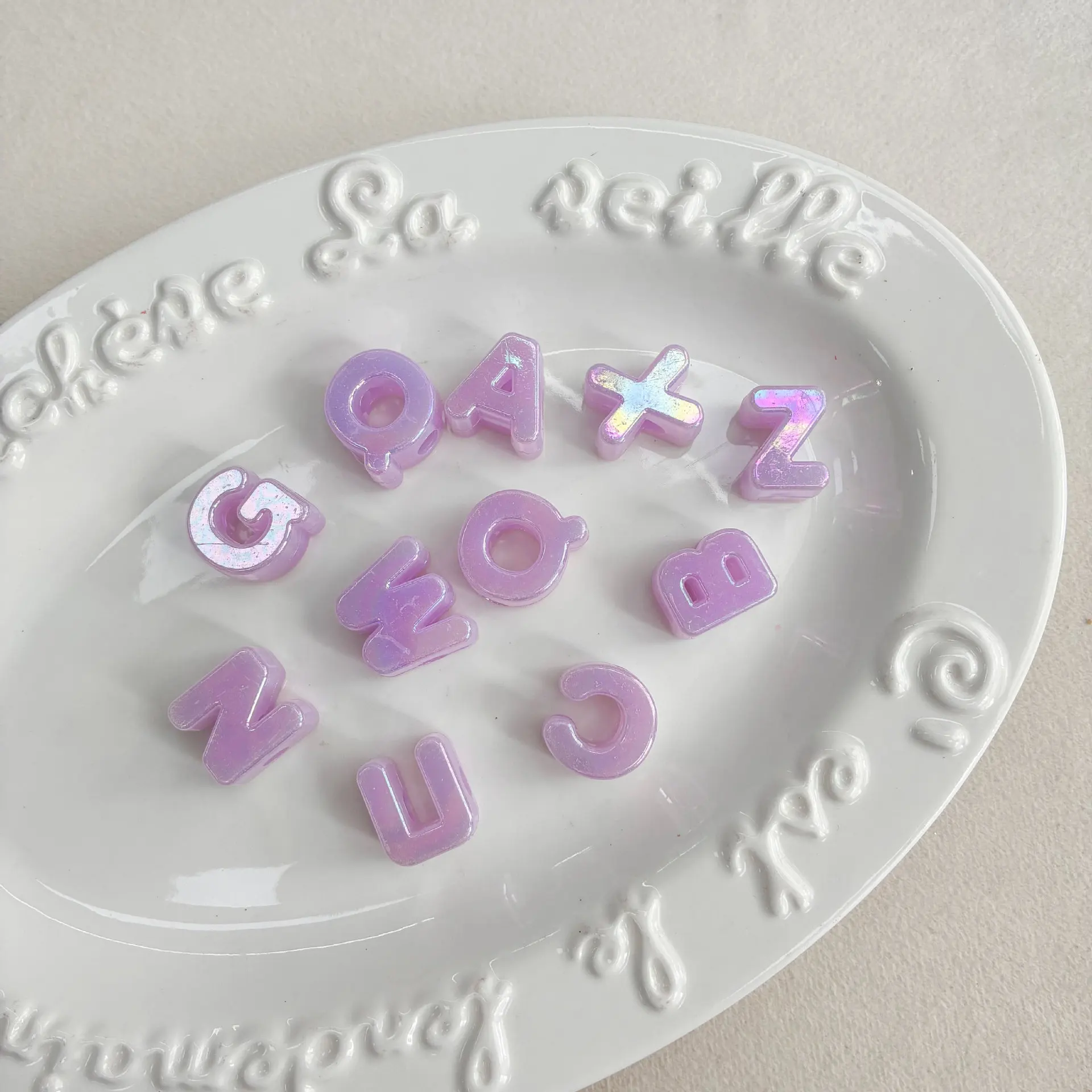 Bonbonfarbene 20mm Schillernde Acryl-Buchstabenperlen DIY-Set Alphabetperlen für Schmuckherstellung Schlüsselanhänger Flechten Basteldekoration – Detail 11