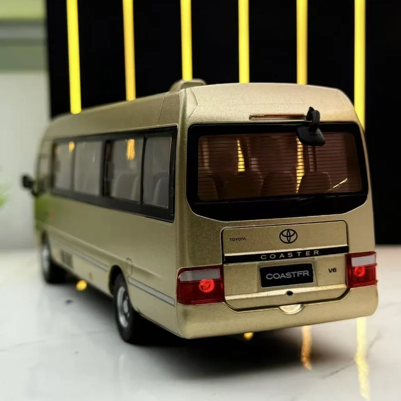 Simulation 1:24 Toyota Coaster Bus Alloy Model Sound and Light Pull Back Toy Car Collection Miniature Voiture Children Boy gift