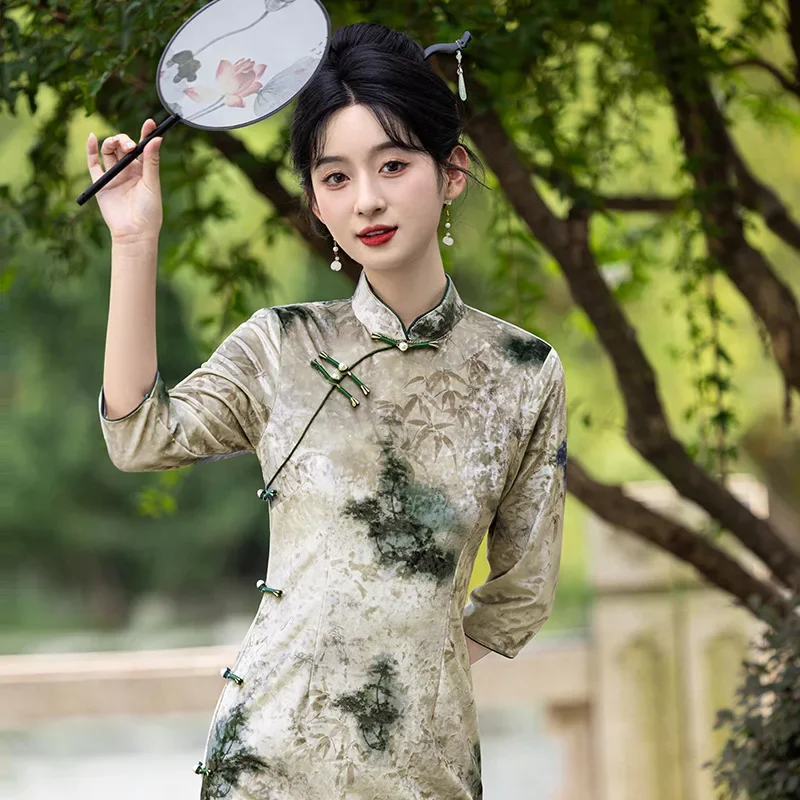 

2024 Autumn/Winter New Cheongsam Fashion Velvet Young Style Ink Retro Cheongsam Qipao Dress