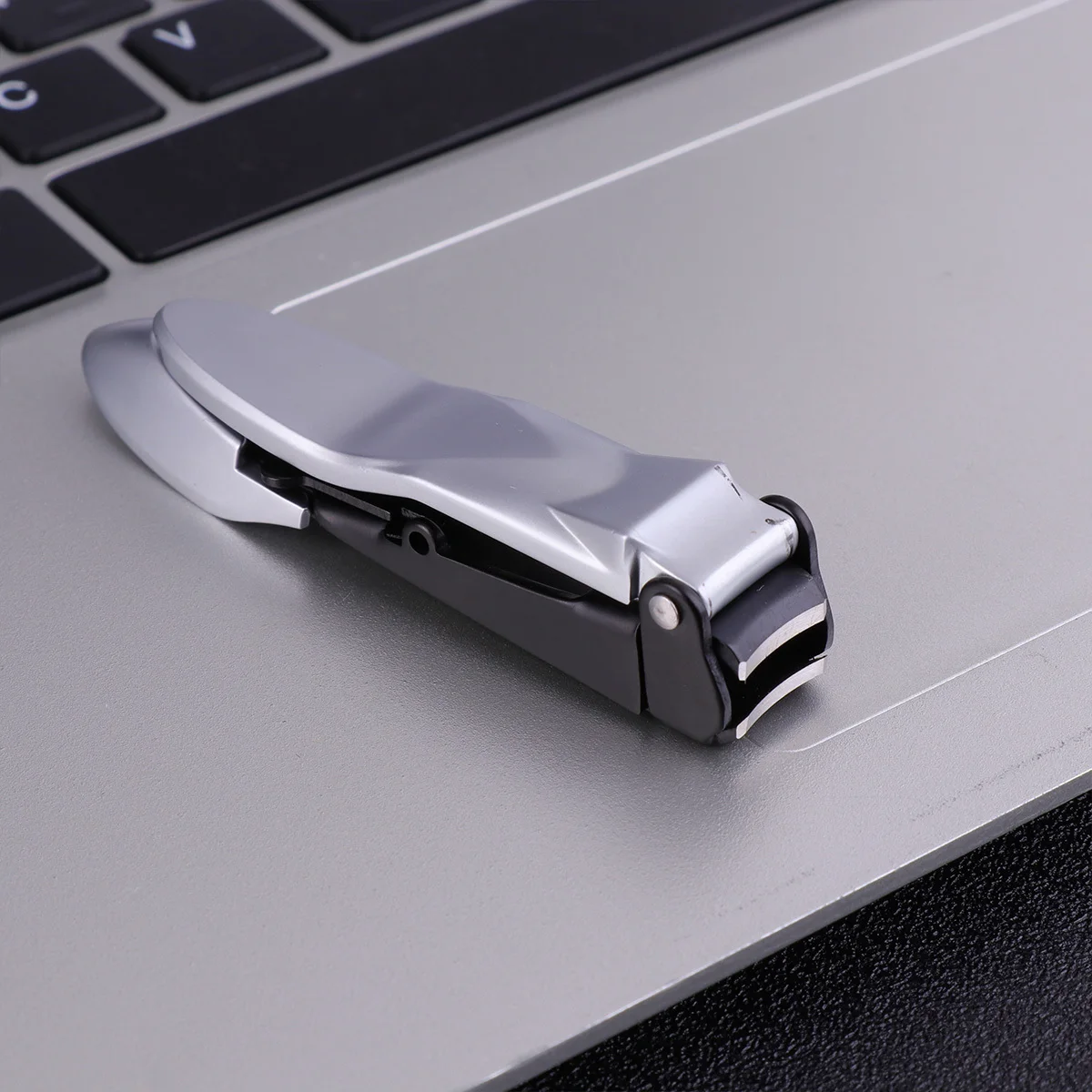 

1Pcs Stainless Steel Nail Clipper Wide Mouth Design Powerful Bite for Thick Nails Non Slip Handle Precise Manicure Nipper Nail