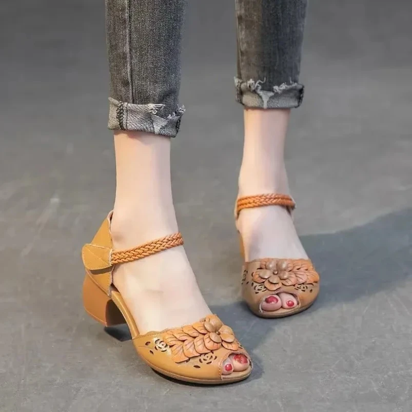 

2025 Summer New Women's Genuine Leather Thick Heel Middle Heel Fish Mouth Flower Hollow Out Sandals