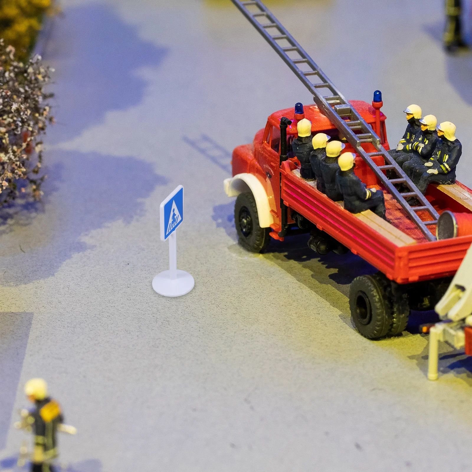 Kit de panneaux de signalisation routière miniatures, ensemble de fausses lumières brillantes pour jeu d'urbanisme pour enfants, éducation à la sécurité routière, divertissement