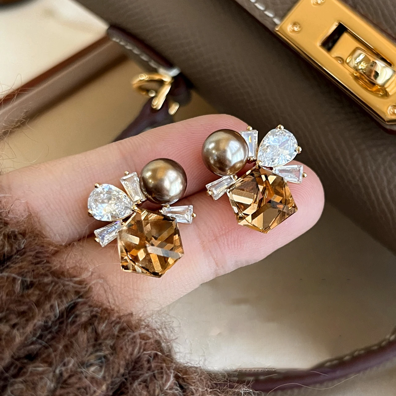 2025 Neue Champagnerfarbene Block-Imitation Kristall-Strass-Ohrringe für Damen, Trendiger Schmuck, Luxuriöse Accessoires – Detail 5