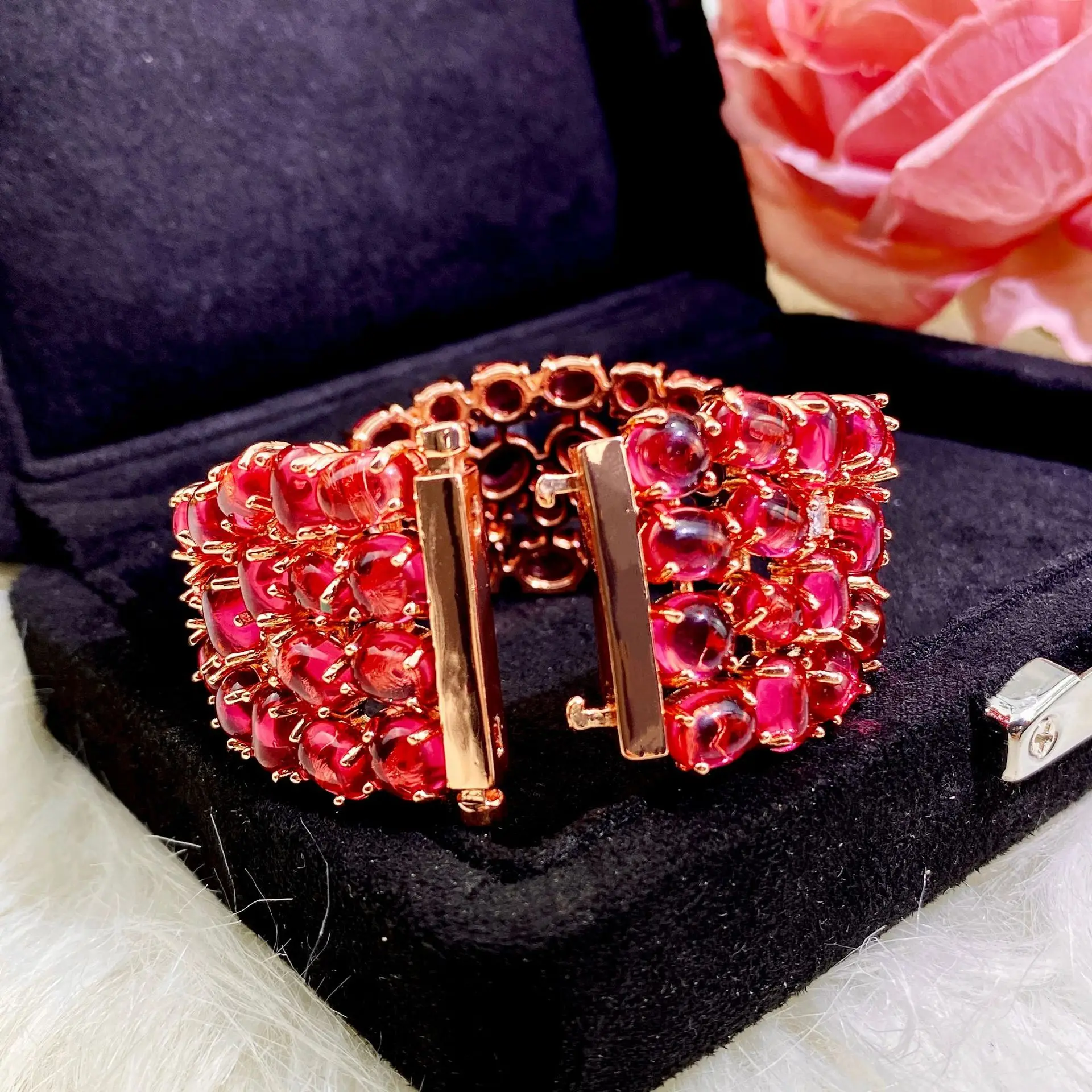 Luxury Designer Jewelry Emerald Snake Head Design Bracelets Inlaid Red Garnet Rose Gold Color Bracelet Bangles for Women Jewelry