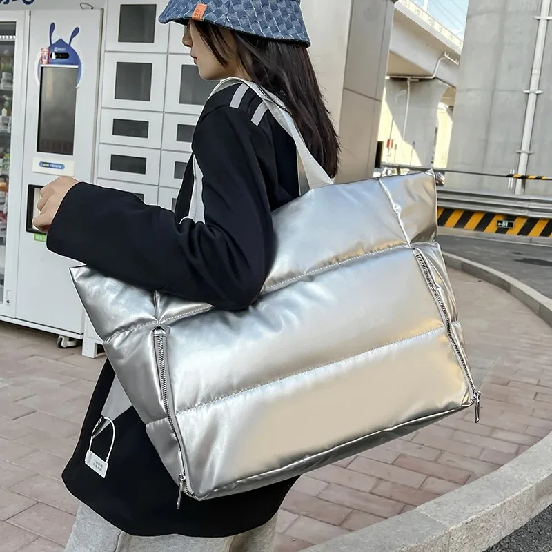 Übergroße lässige Reisetasche für Damen, wasserdichte, mit Nylon gepolsterte Tragetasche, gesteppte Baumwolle, Weltraum-Handtasche, Messenger-Mode, Paar-Tasche