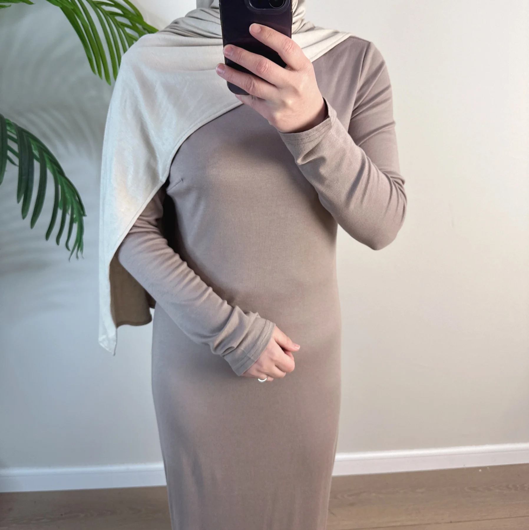 2025 Oem 겸손한 말레이시아 우아한 저지 드레스 솔리드 컬러 편안한 부드러운 패브릭 Bodycon 슬림 가운 여성을위한