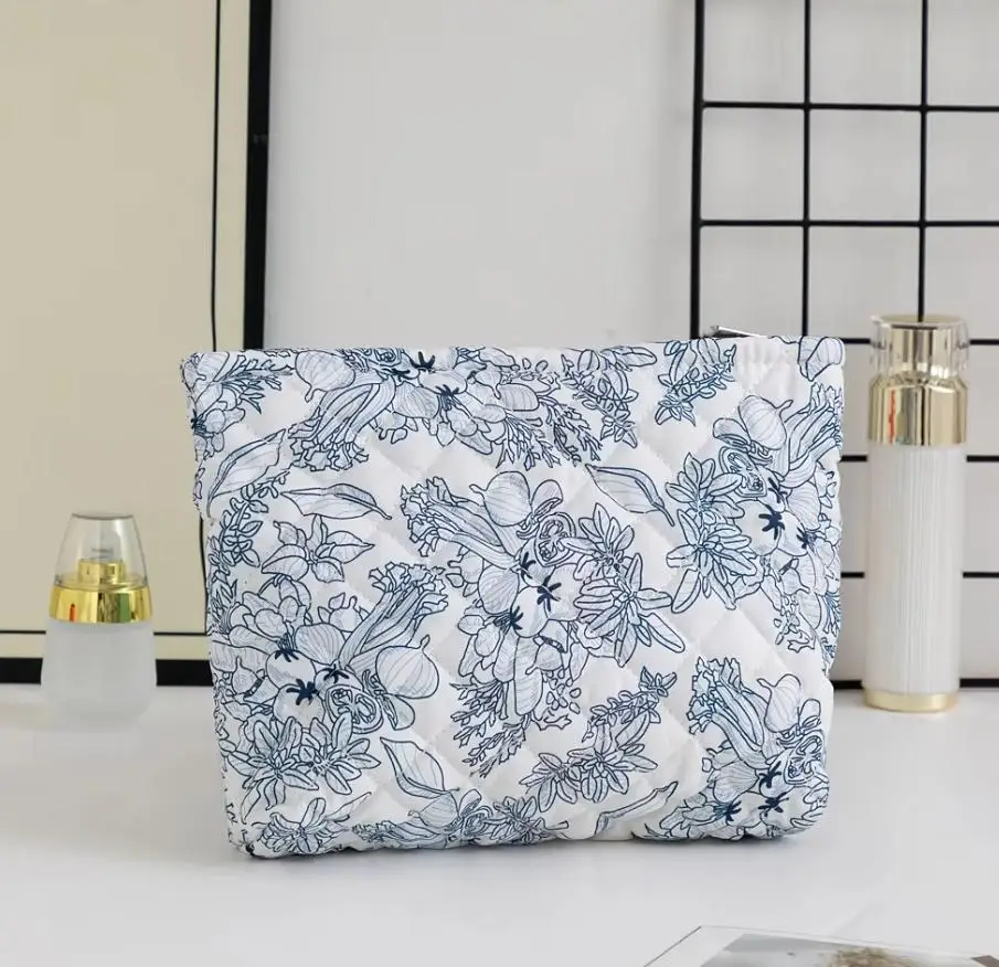 Women Cosmetic Bag Skincare Pouch Travel OrganizerFloral Wash Bag Quilted Clutch Bag Inner Bags Large Capacity Makeup Bags