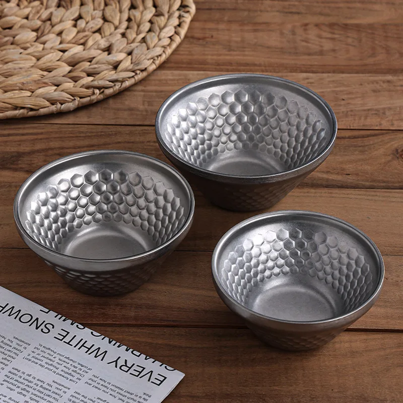 

Vintage Stainless Steel 304 Diamond Patterned Salad Dessert Bowl Mixed With Noodles And Bamboo Hat Bowl