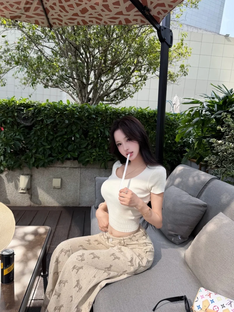Fashionable Short Sleeve T-Shirt And Jeans Set for Women Slim Fit Shoulder High Waist Straight Leg Pants Summer Outfit Combo view 2