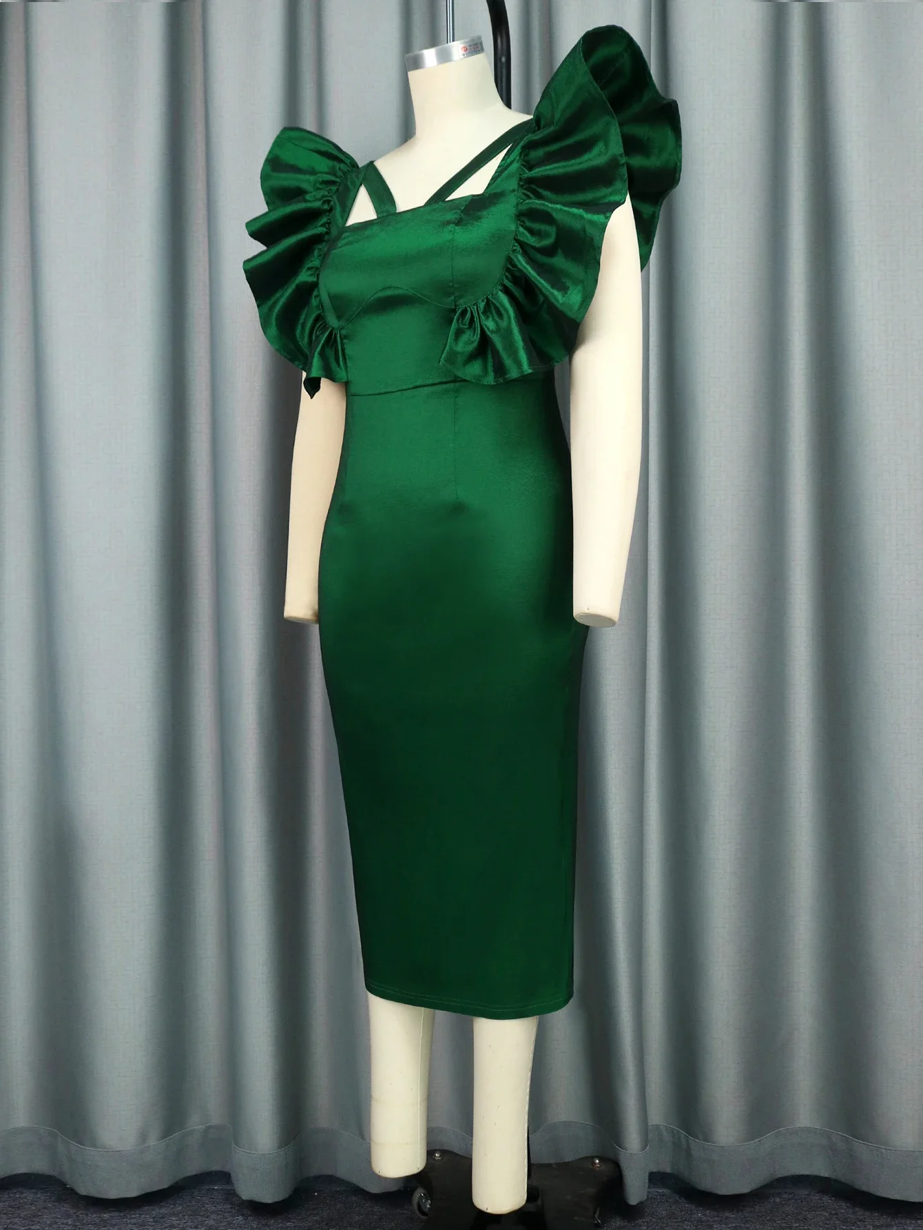 Women Elegant Vintage Green Bodycon Party Dress Flying Sleevelss Hollow Out Bodycon Mid Length Evening Cocktail Gowns Plus Size