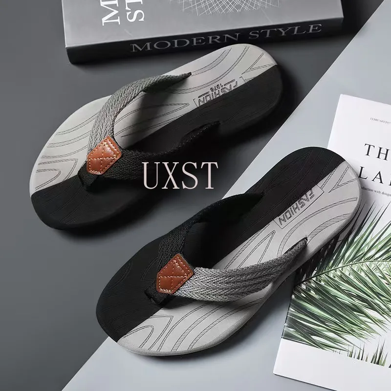 

Men's Slippers Summer Flip Flops New Fashion Comfortable Casual Slippers Lightweight Beach Men Sandals Outdoor Non-slip Slippers